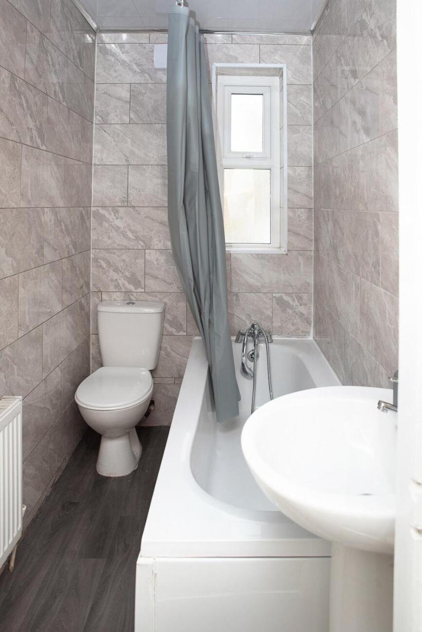 Woodhall Avenue Holiday home *